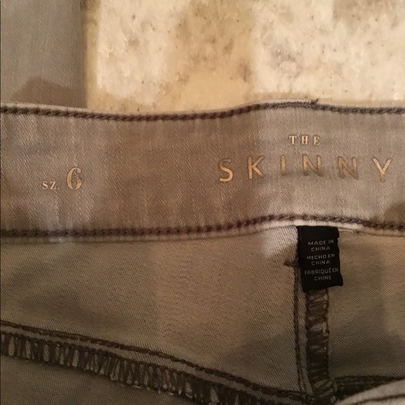 2 Pairs WHBM jeans “the Skinny“ size 6 Gray Cream - Picture 9 of 16